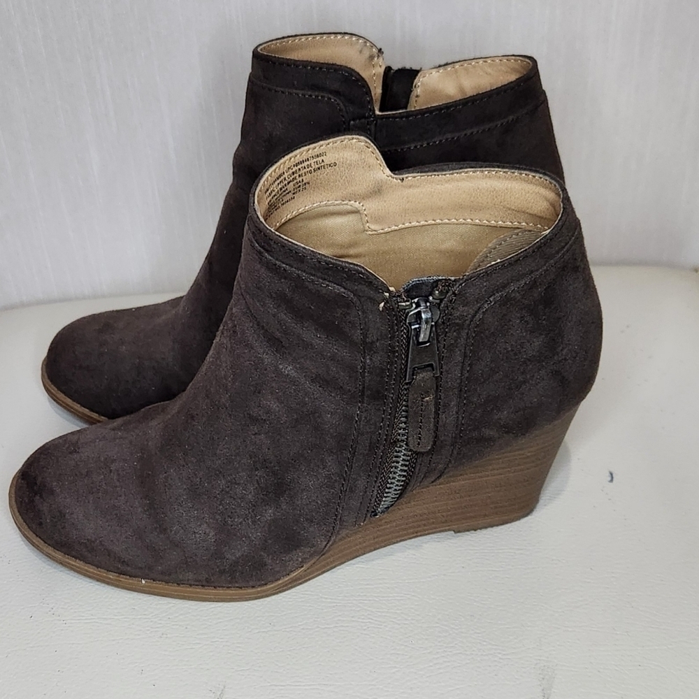 time and Tru Suede WedgeBootie Size 8 - Picture 4 of 6